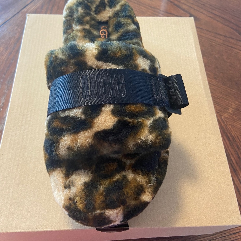 UGG SLIPPER SHOES